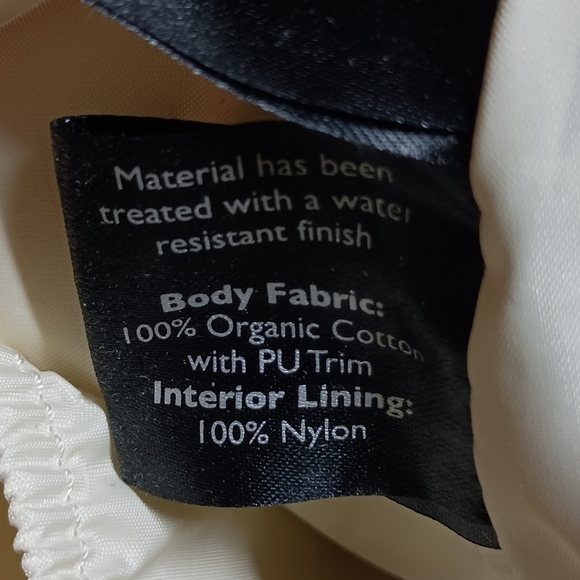 OiOi Nappy Bag with insulated milk bottle holder, changing mat and w/wiper box. - Picture 6 of 12